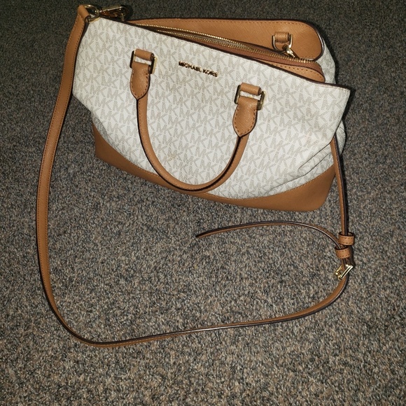 Michael Kors Savannah Purse - Picture 3 of 4